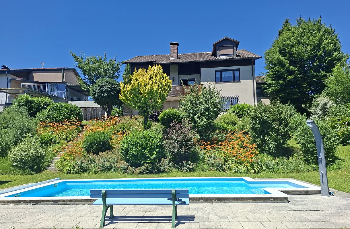 Wohnen in traumhafter Aussichtslage – Großzügiges Einfamilienhaus mit Pool, Sauna und Potenzial für zwei Wohneinheiten